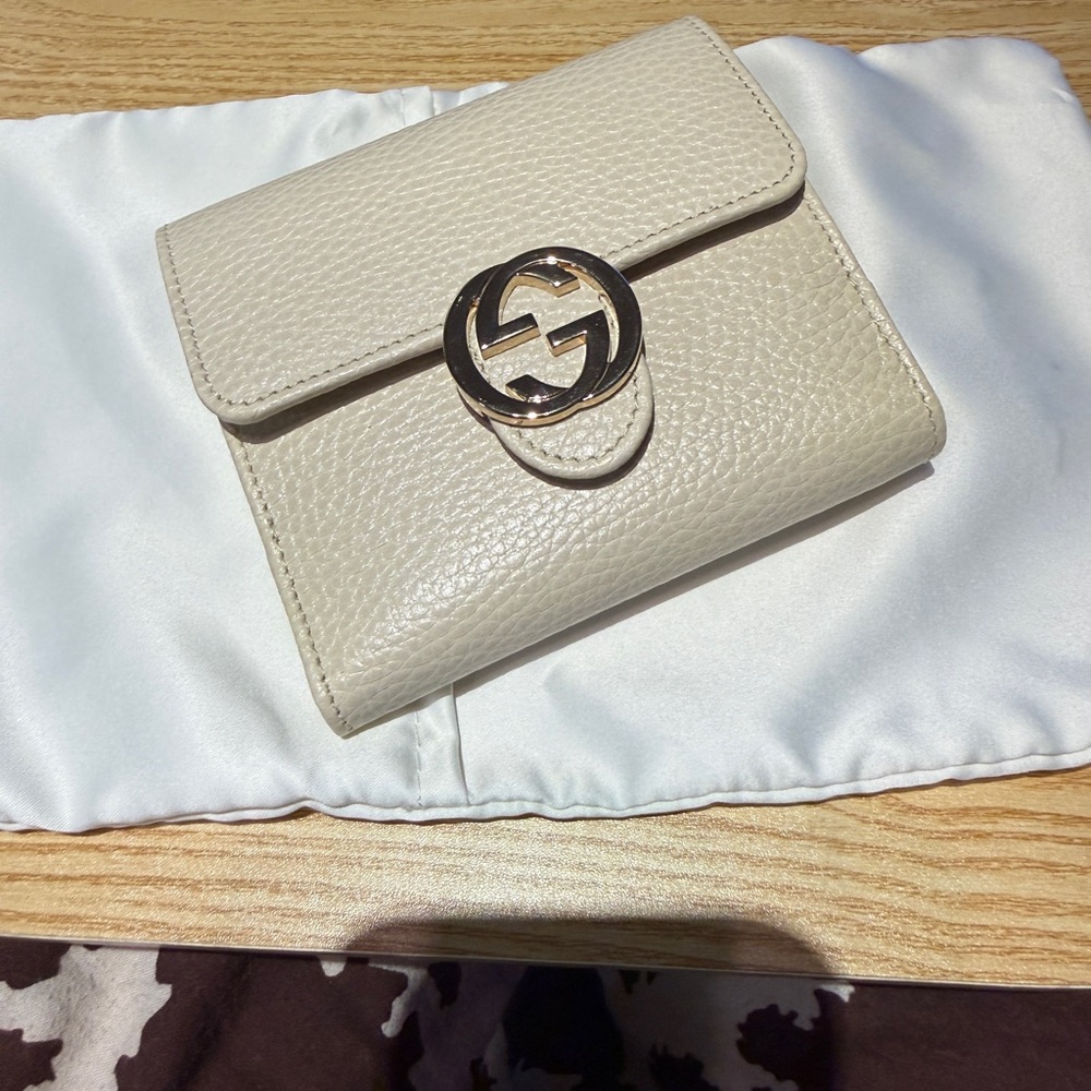 Gucci Cream Leather Wallet with Gold Logo